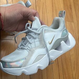 Nike Wmns RYZ 365 'White Iridescent'- New but no box